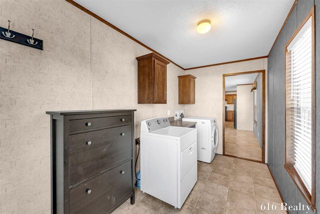 1412 Red Oak Lane, Belmont, MI 49306