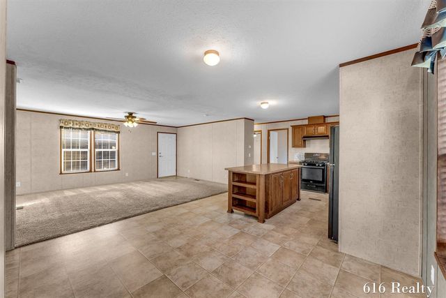 1412 Red Oak Lane, Belmont, MI 49306