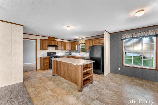 1412 Red Oak Lane, Belmont, MI 49306