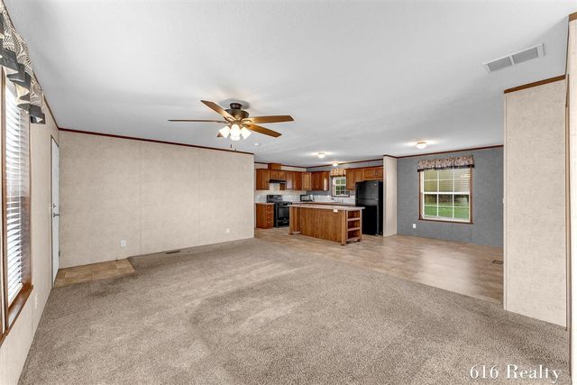 1412 Red Oak Lane, Belmont, MI 49306