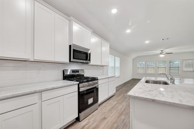 3402 Rolling River Drive, Baytown, TX 77521