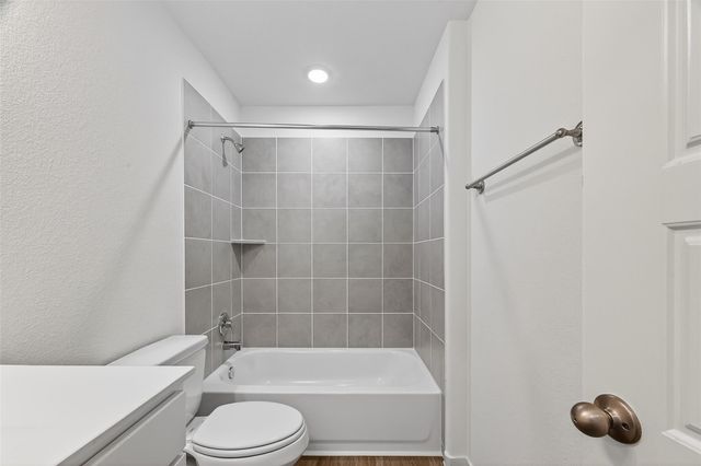 3402 Rolling River Drive, Baytown, TX 77521