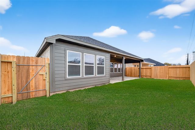 3402 Rolling River Drive, Baytown, TX 77521