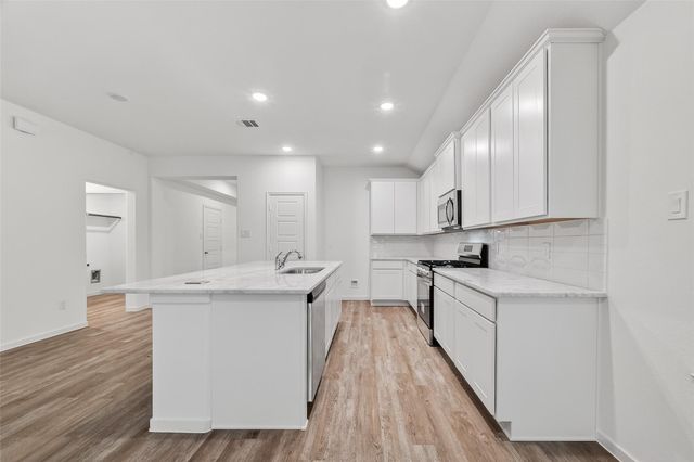 3402 Rolling River Drive, Baytown, TX 77521