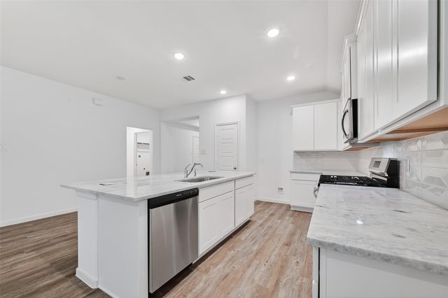 3402 Rolling River Drive, Baytown, TX 77521