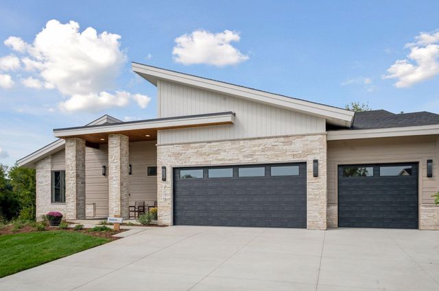 3767 Brookside Drive, Chaska, MN 55318