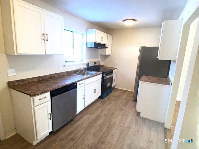 118 High Path Road 118, Windsor, CT 06095