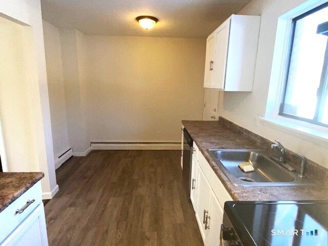 118 High Path Road 118, Windsor, CT 06095