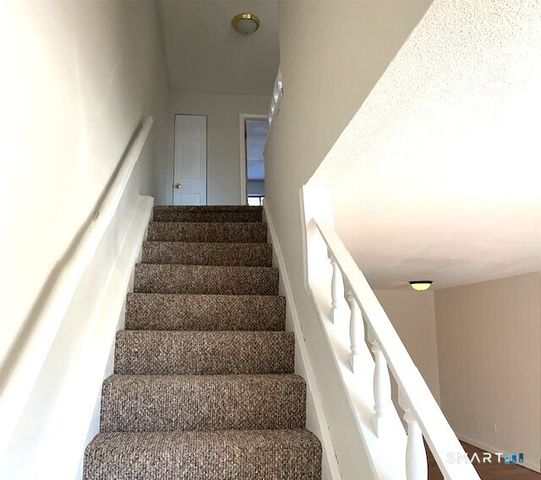 118 High Path Road 118, Windsor, CT 06095