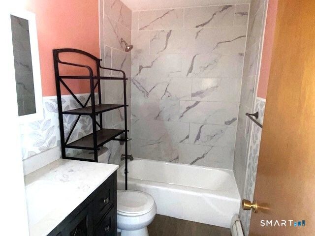 118 High Path Road 118, Windsor, CT 06095