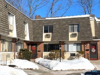 118 High Path Road 118, Windsor, CT 06095