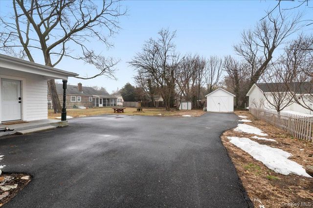 64 Broadway, Amityville, NY 11701