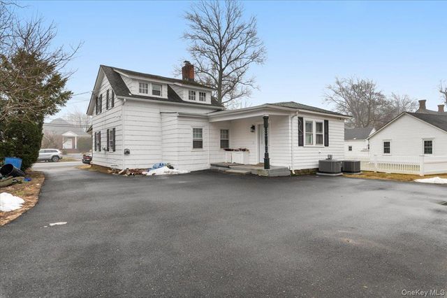 64 Broadway, Amityville, NY 11701