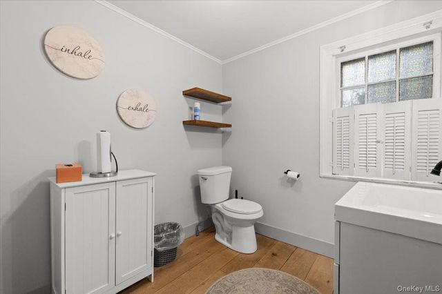 64 Broadway, Amityville, NY 11701