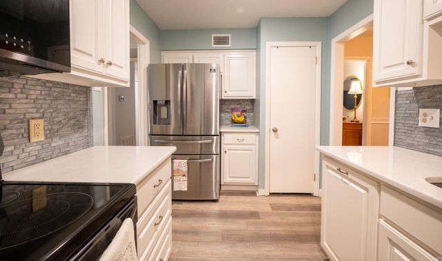 32 Hampshire Circle, Little Rock, AR 72212