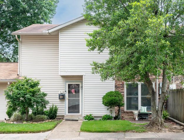 32 Hampshire Circle, Little Rock, AR 72212