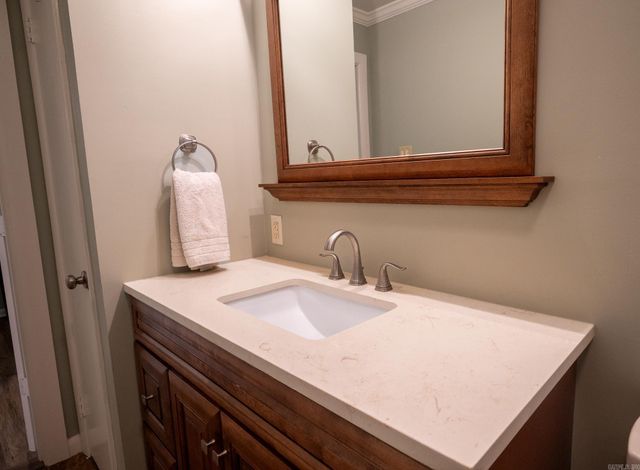 32 Hampshire Circle, Little Rock, AR 72212