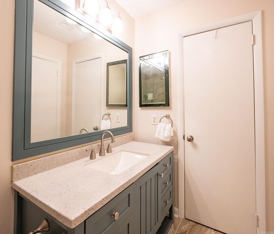32 Hampshire Circle, Little Rock, AR 72212