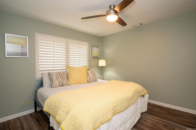 32 Hampshire Circle, Little Rock, AR 72212