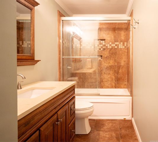 32 Hampshire Circle, Little Rock, AR 72212