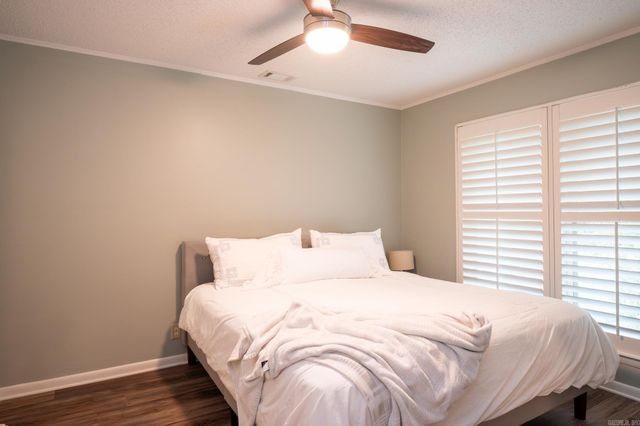 32 Hampshire Circle, Little Rock, AR 72212
