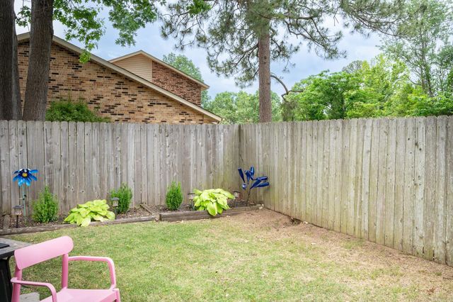 32 Hampshire Circle, Little Rock, AR 72212