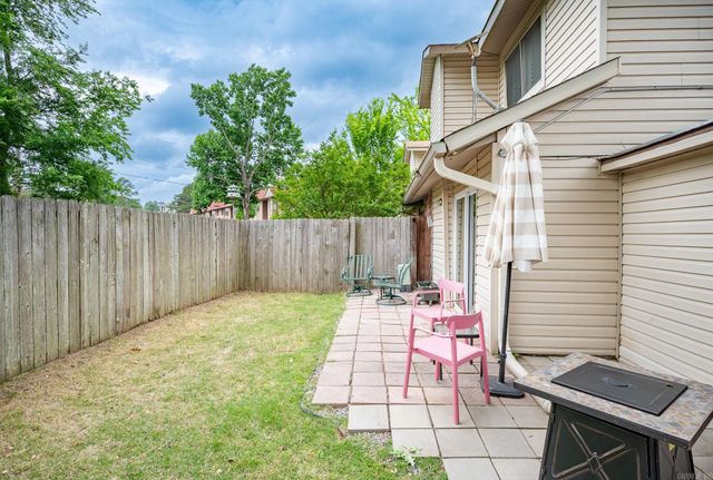 32 Hampshire Circle, Little Rock, AR 72212