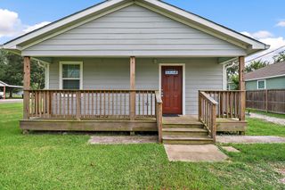 412 Stowell Street, Anahuac, TX 77514
