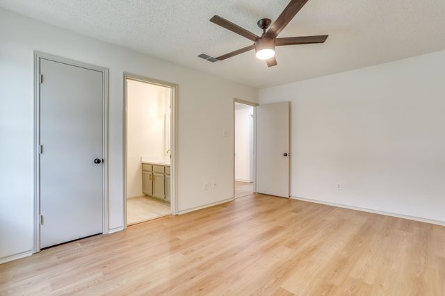 912 Blue Ridge Drive, Burleson, TX 76028
