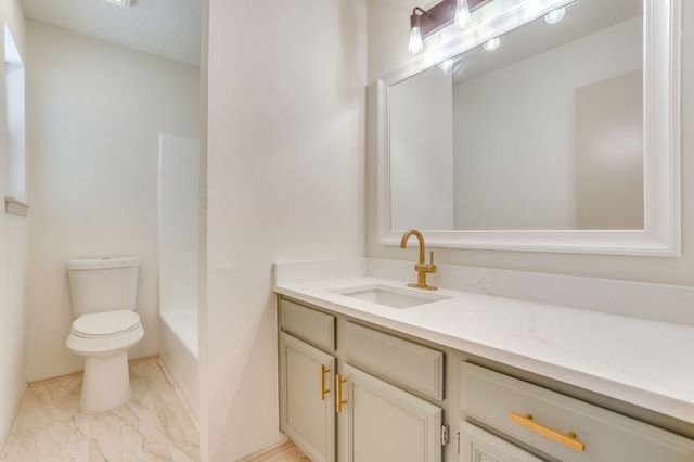 912 Blue Ridge Drive, Burleson, TX 76028