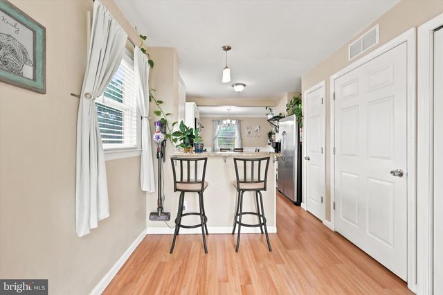 11 WARWICK RD, Stratford, NJ 08084