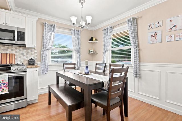 11 WARWICK RD, Stratford, NJ 08084