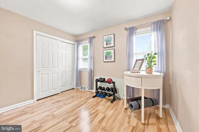 11 WARWICK RD, Stratford, NJ 08084