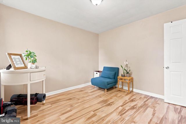 11 WARWICK RD, Stratford, NJ 08084