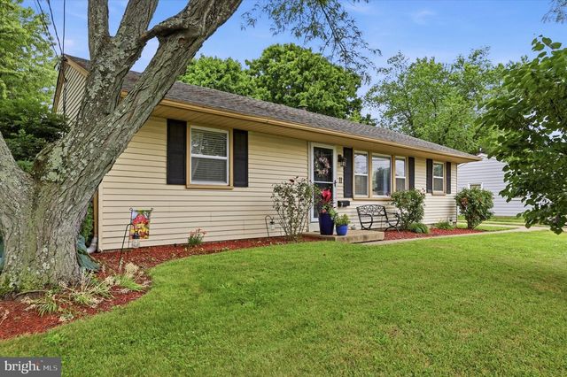 11 WARWICK RD, Stratford, NJ 08084