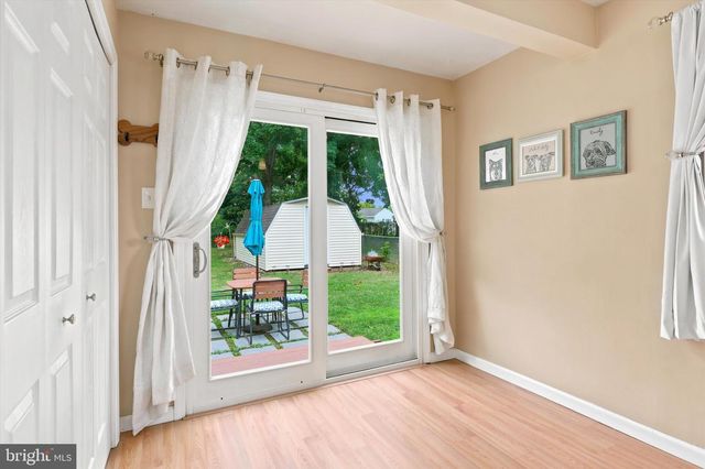 11 WARWICK RD, Stratford, NJ 08084