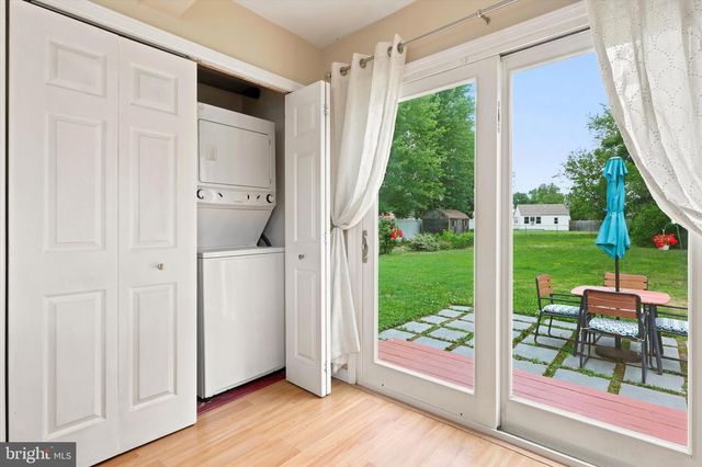 11 WARWICK RD, Stratford, NJ 08084
