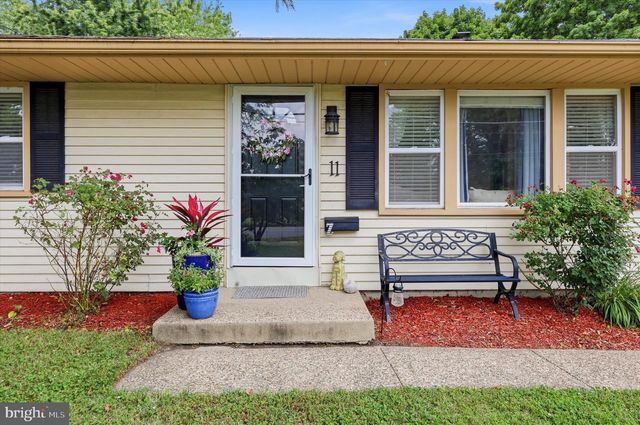 11 WARWICK RD, Stratford, NJ 08084