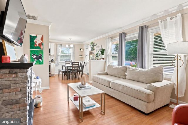 11 WARWICK RD, Stratford, NJ 08084