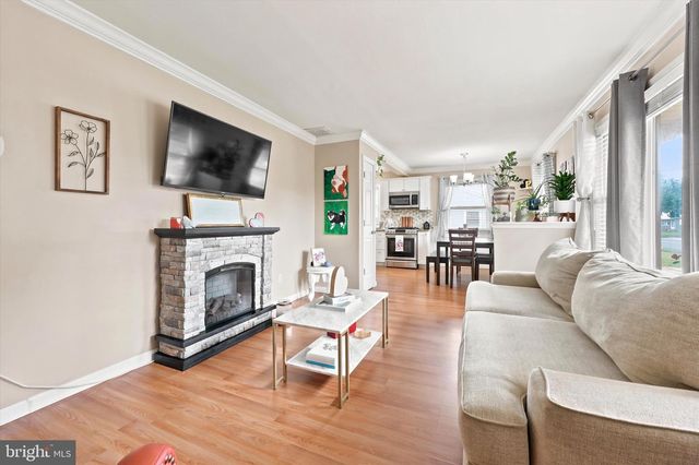 11 WARWICK RD, Stratford, NJ 08084