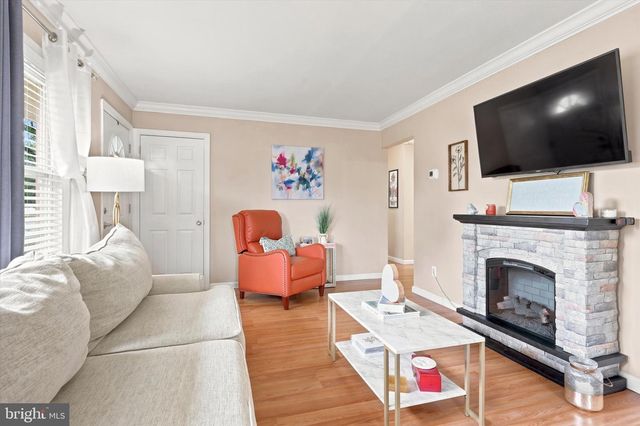 11 WARWICK RD, Stratford, NJ 08084