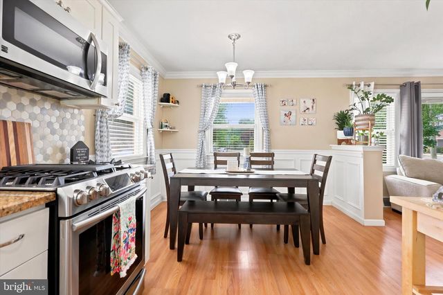 11 WARWICK RD, Stratford, NJ 08084