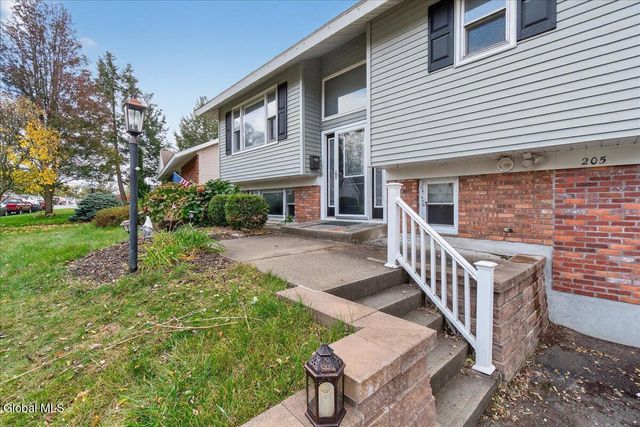 205 E Palmer Avenue, Rotterdam, NY 12303