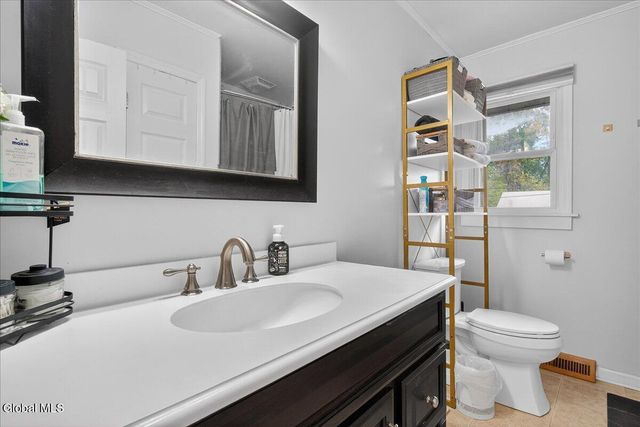 205 E Palmer Avenue, Rotterdam, NY 12303