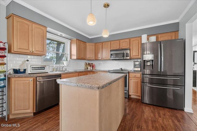 205 E Palmer Avenue, Rotterdam, NY 12303