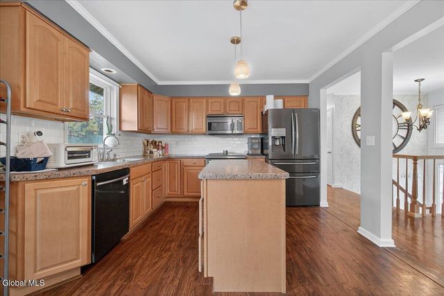 205 E Palmer Avenue, Rotterdam, NY 12303