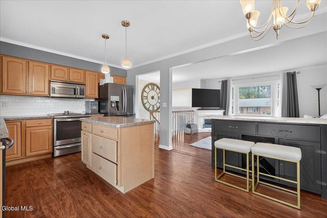 205 E Palmer Avenue, Rotterdam, NY 12303