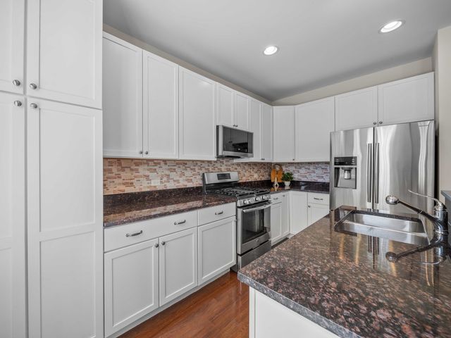 2021 Dauntless Drive, Glenview, IL 60026