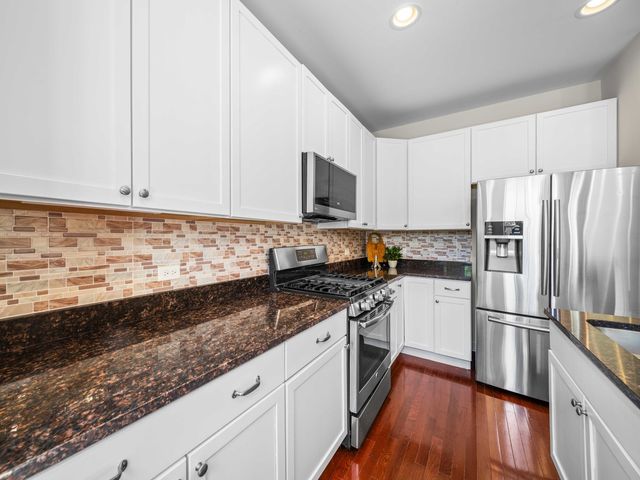 2021 Dauntless Drive, Glenview, IL 60026