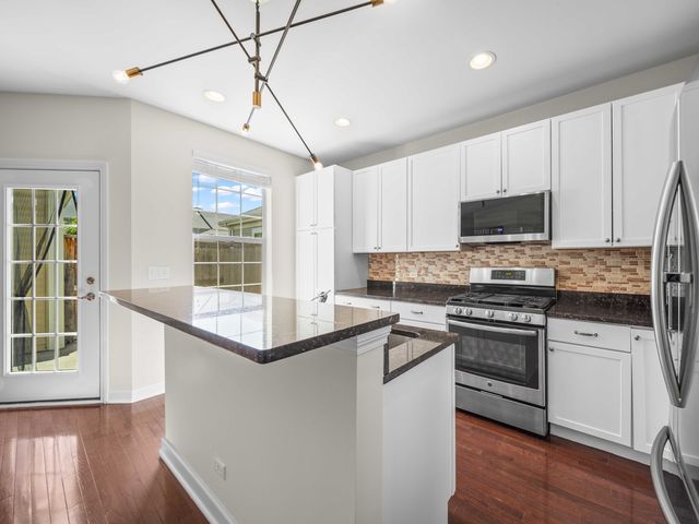2021 Dauntless Drive, Glenview, IL 60026
